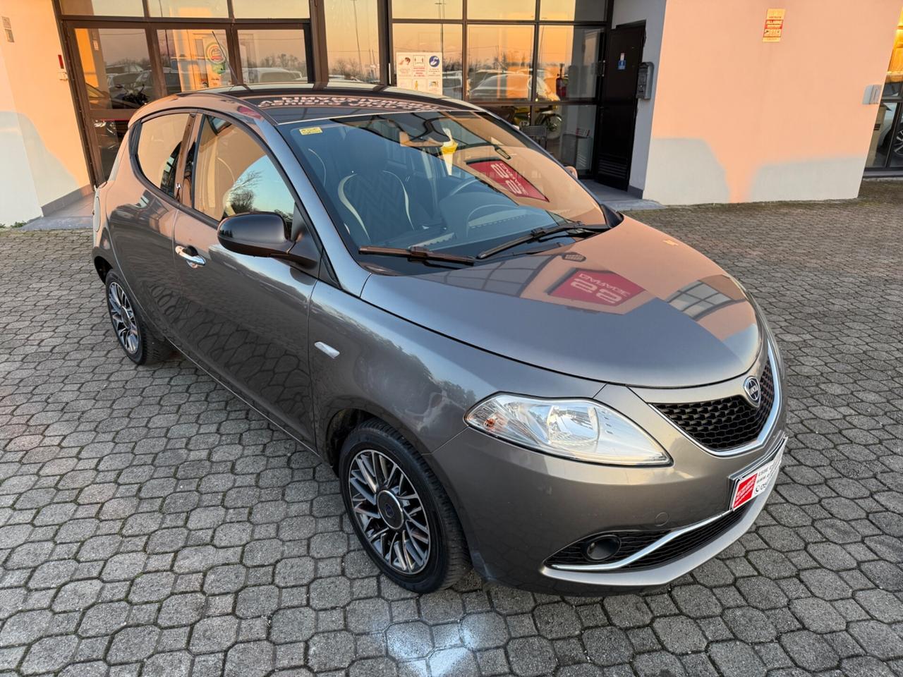 Lancia Ypsilon 1.2 69 CV 5p. |NEOPATENTATI|CERCHI IN LEGA