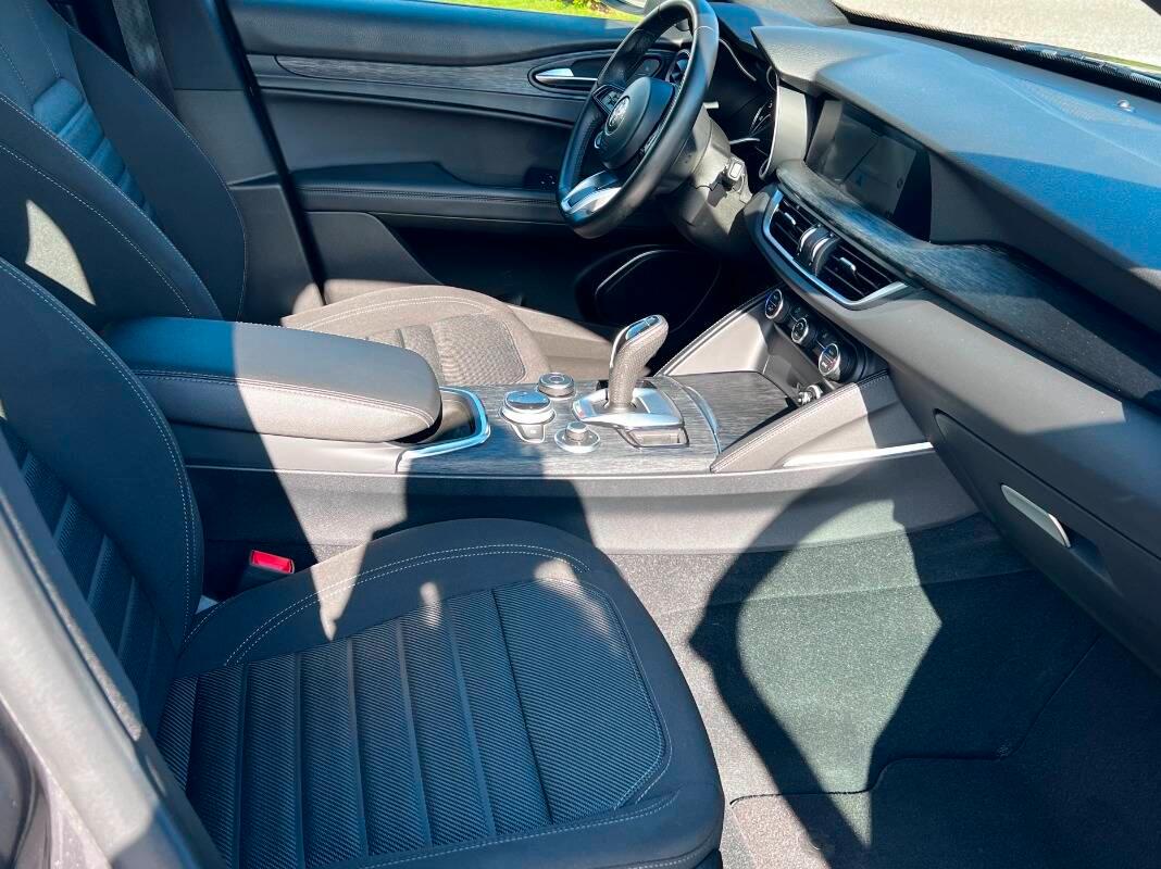 Alfa Romeo Stelvio 2.2 t Business rwd 160cv auto