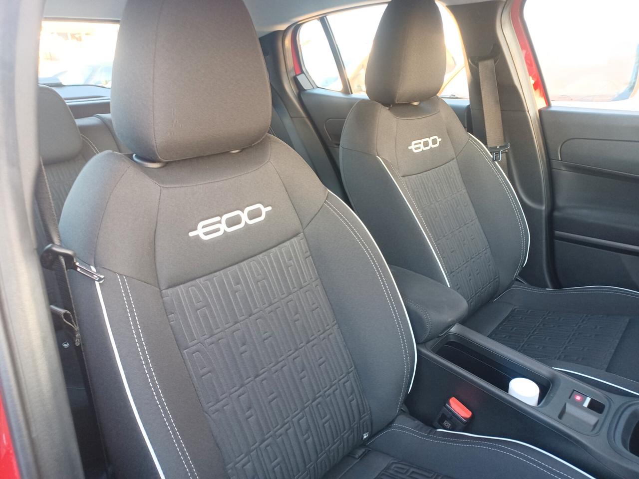 Fiat 600 Hybrid 110 CV DCT MHEV Business. KM 0