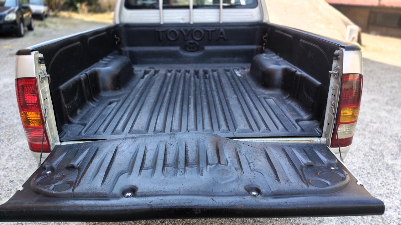 Toyota Hilux 2.5 D-4D 4WD 2p. Extra Cab SR