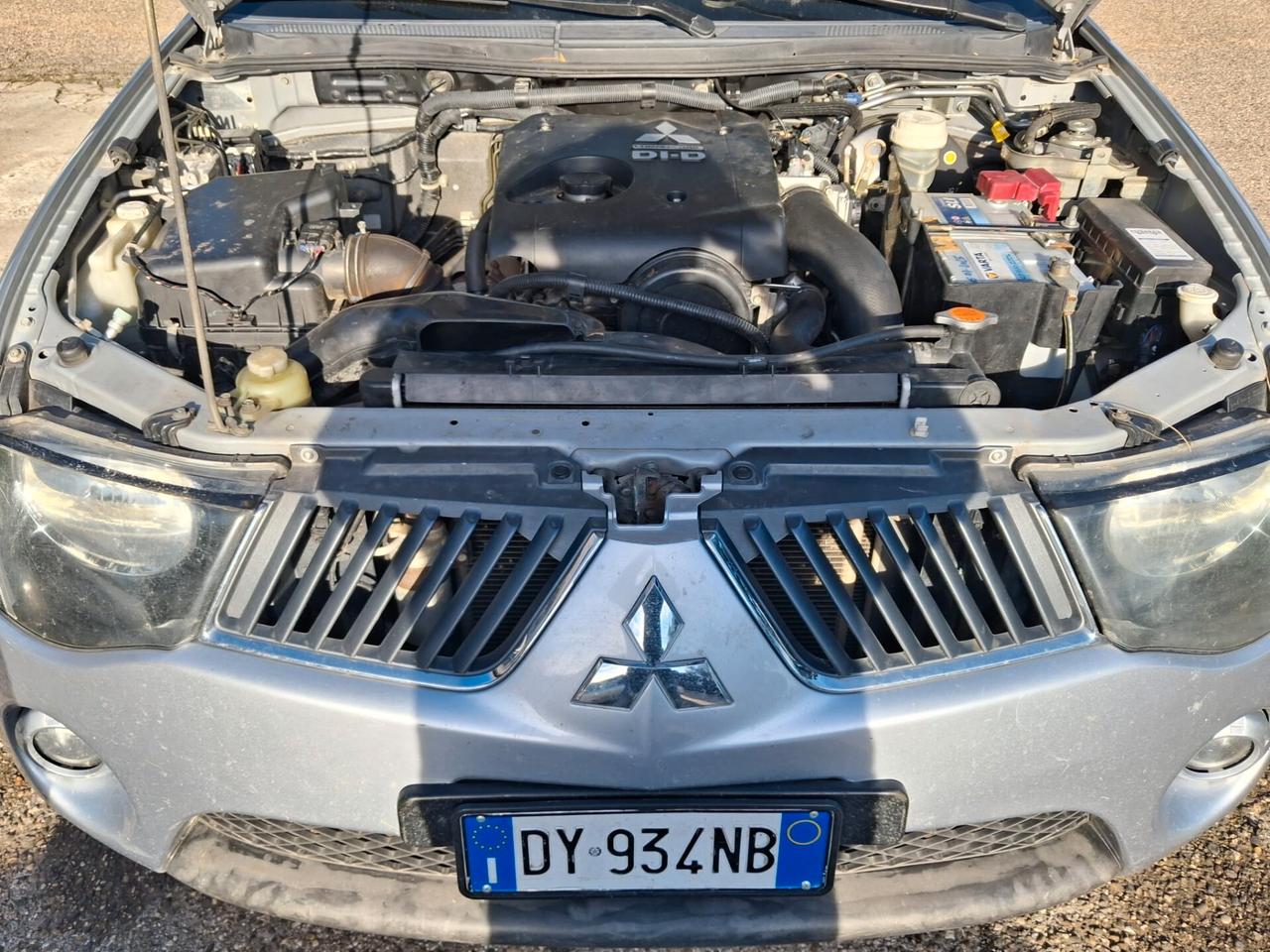 Mitsubishi L200 2.5 DI-D/136CV DC Invite Plus