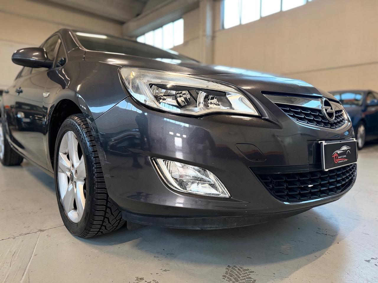 Opel Astra 1.4 100CV 5 porte Cosmo NEOPATENTATI