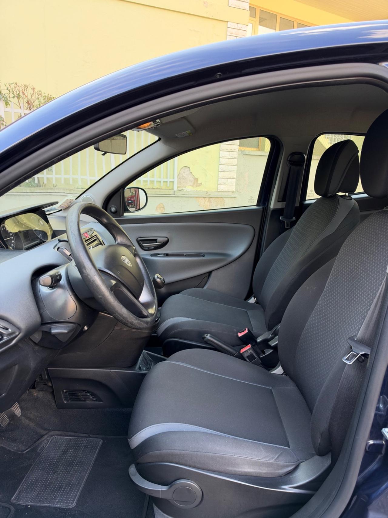 Lancia Ypsilon 1.3 MJT 16V 80 CV 5 porte S&S Silver
