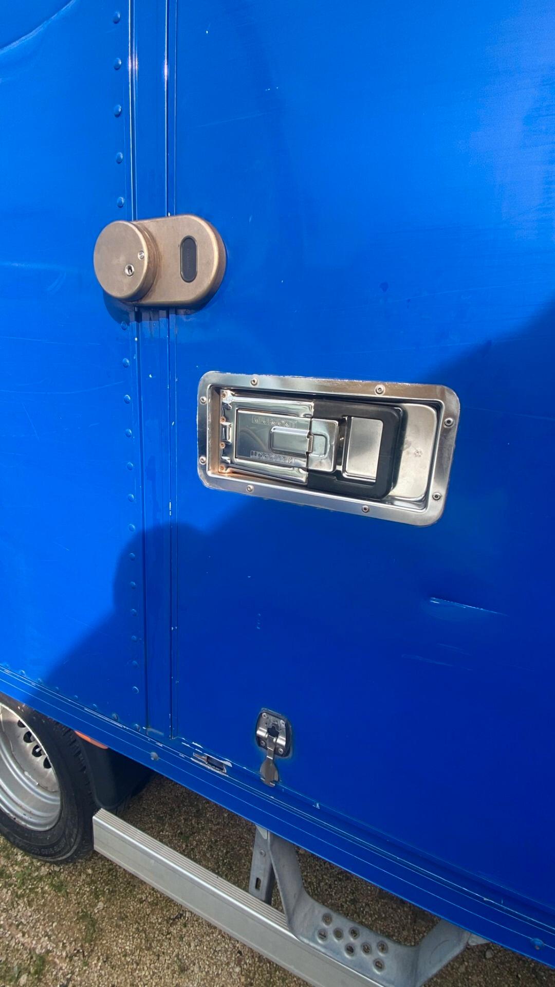 Mercedes-Benz Sprinter 416 CDI – 163 CV – Gemellato con sponda