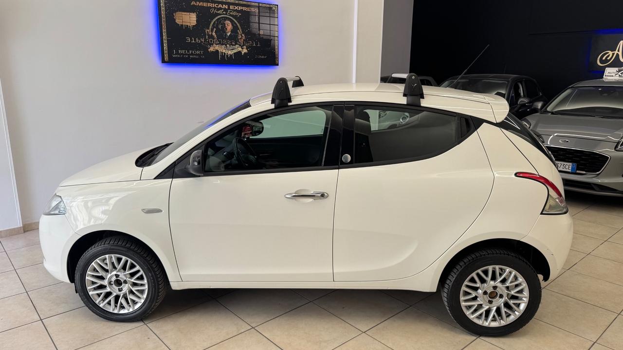 Lancia Ypsilon 0.9 TwinAir 85 CV 5 porte Metano Ecochic Silver