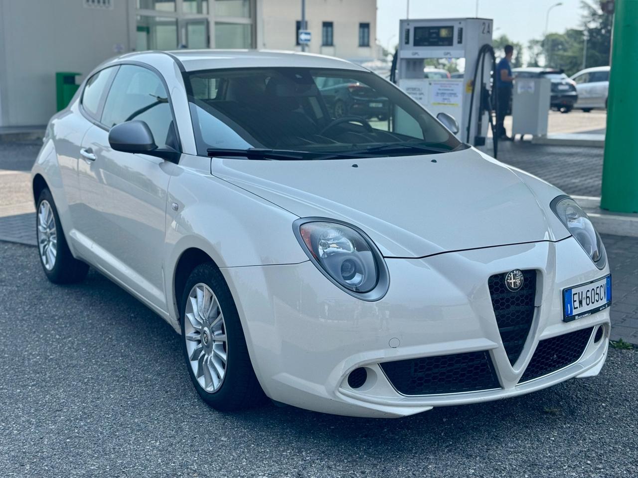 Alfa Romeo MiTo 1.4 78 CV ok neopatentati euro6 distribuzione eseguita