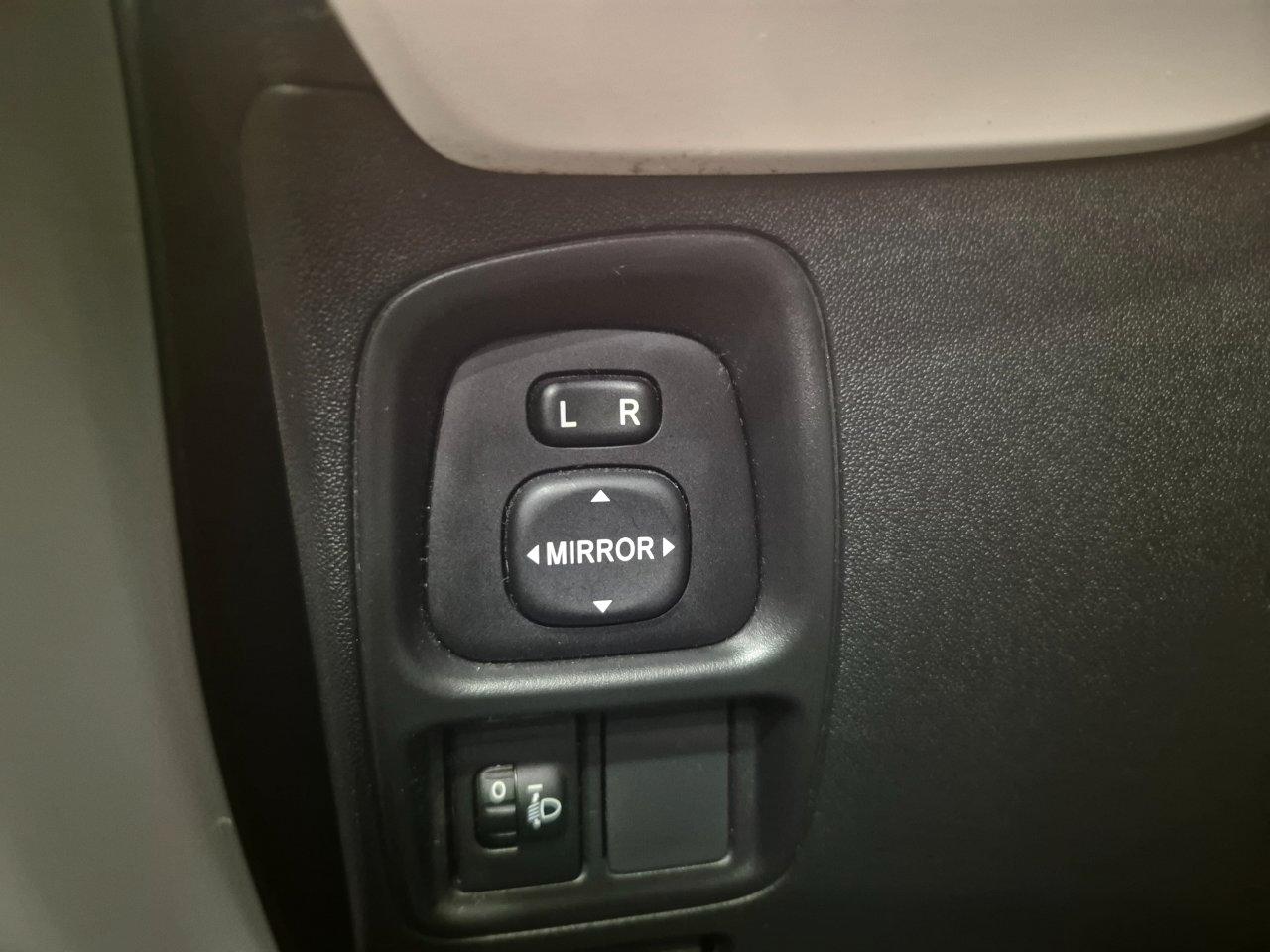 Toyota Aygo 5p 1.0 x-play aut. - NEOPATENTATI - Cam - Navi