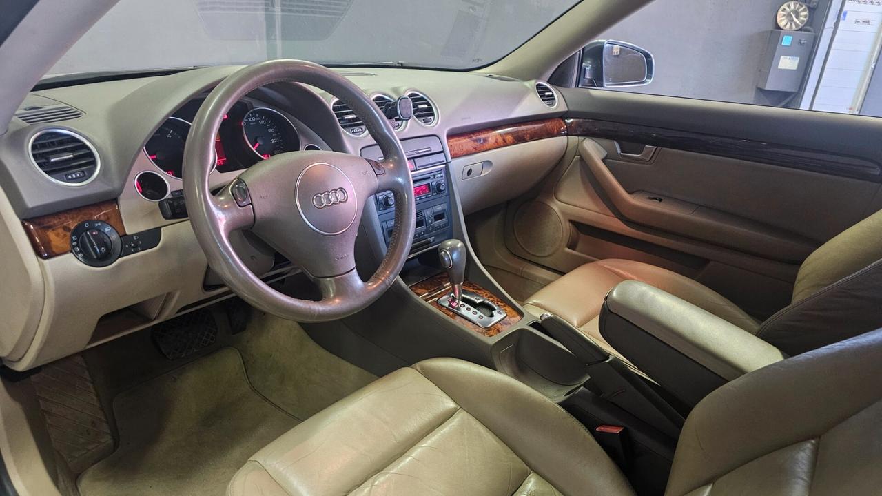 Audi A4 Cabriolet 2.5 V6 TDI cat