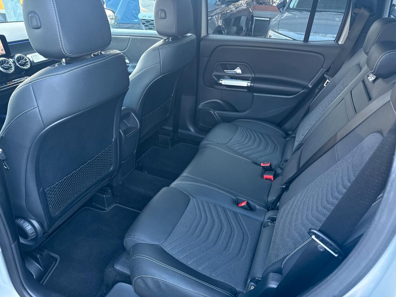 Mercedes-Benz GLB 200 Advanced Plus / SERVICE IN MERCEDES