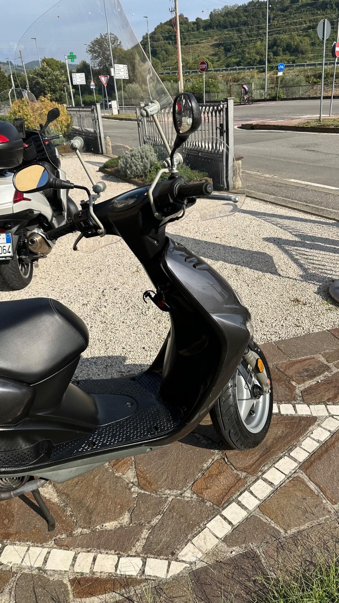 Yamaha Neo's 2 tempi con parabrezza