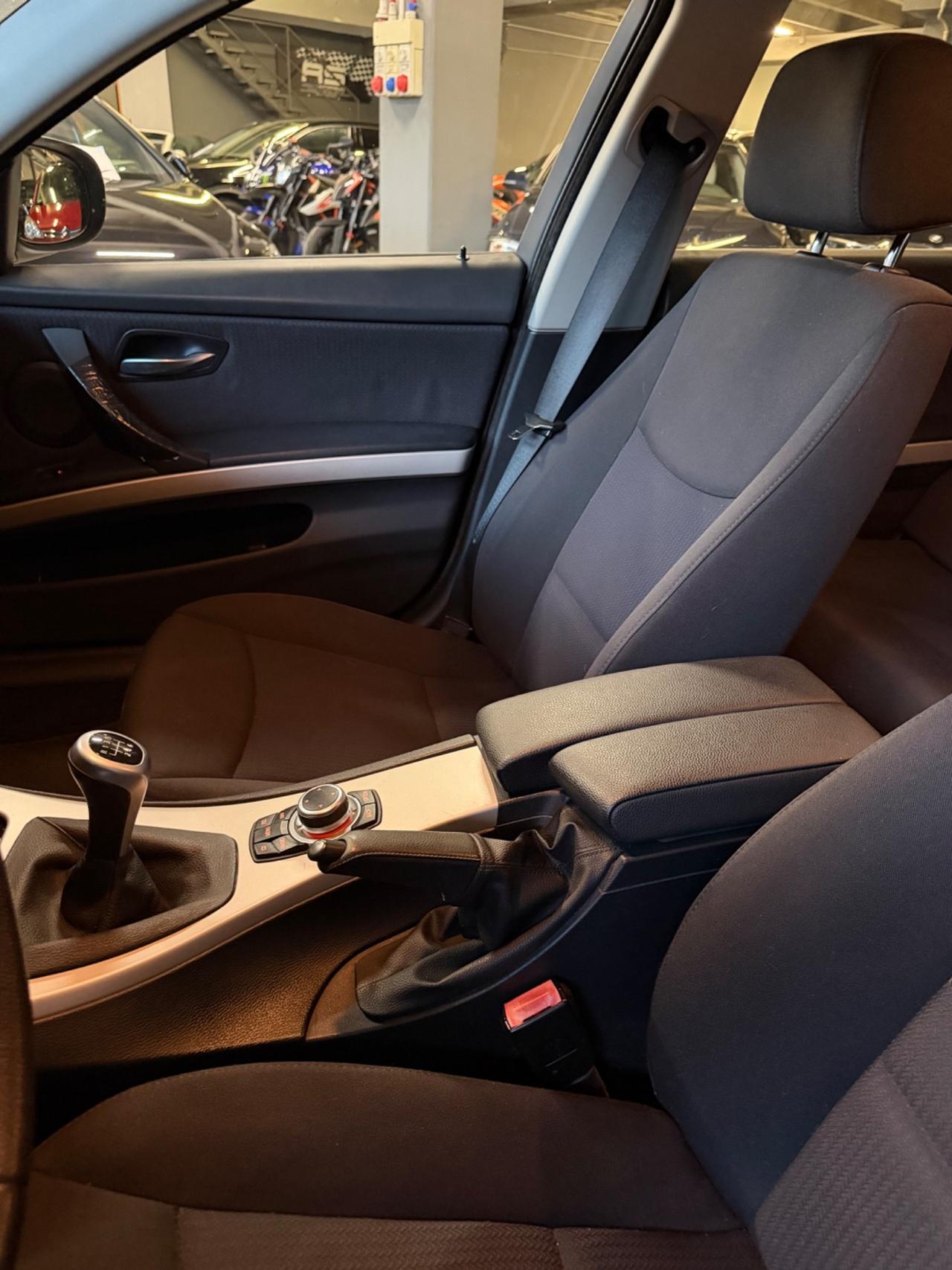 Bmw 318d TOURING ATTIVA KMCERT NAVIPRO