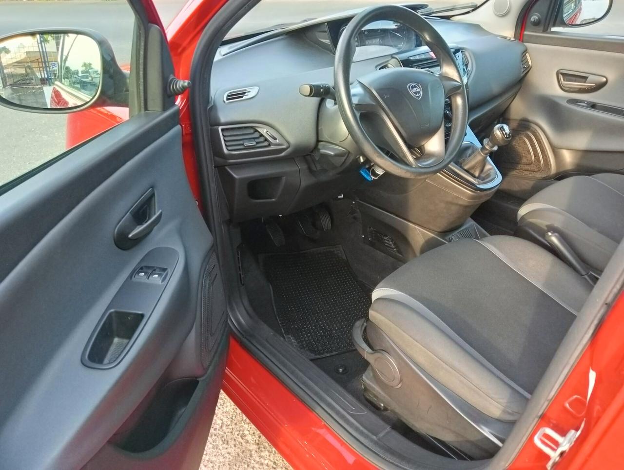 Lancia Ypsilon 1.2 69 CV 5 porte Silver
