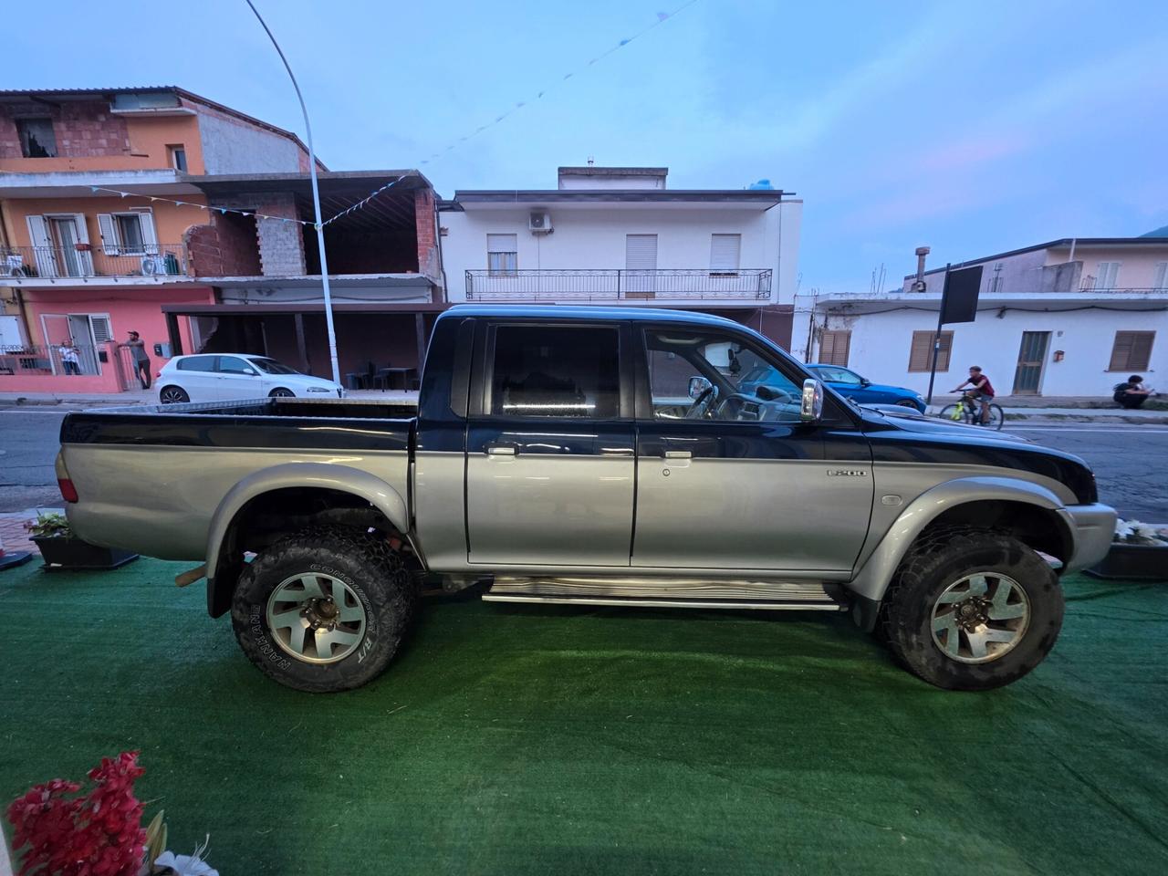 Mitsubishi L200 2.5 TD cat 4WD Double Cab Invite