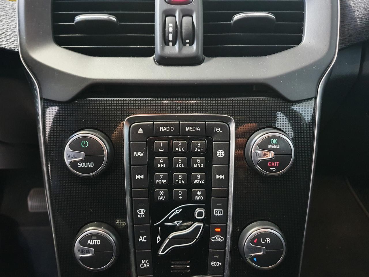 VOLVO V40 (2012-2020) - V40 D2 Geartronic Business