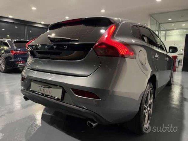 VOLVO V40 D2 R-design