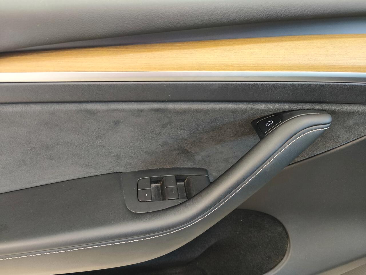 Tesla Model Y Long Range AWD Dual Motor (ARVAL SELECT GARANZIA 2 ANNI)