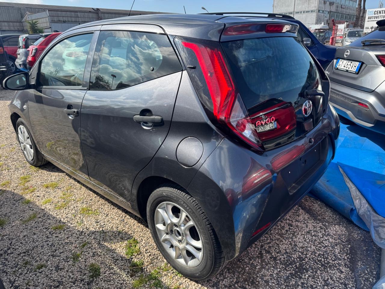 Toyota Aygo Connect 1.0 VVT-i 72 CV 5 porte x-fun