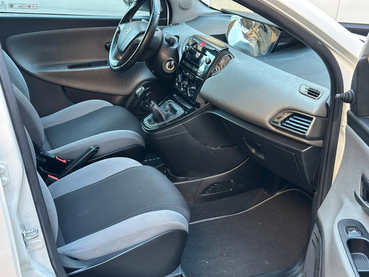 Lancia Ypsilon 1.3 MJT 16V 95 CV 5 OK neopatentati