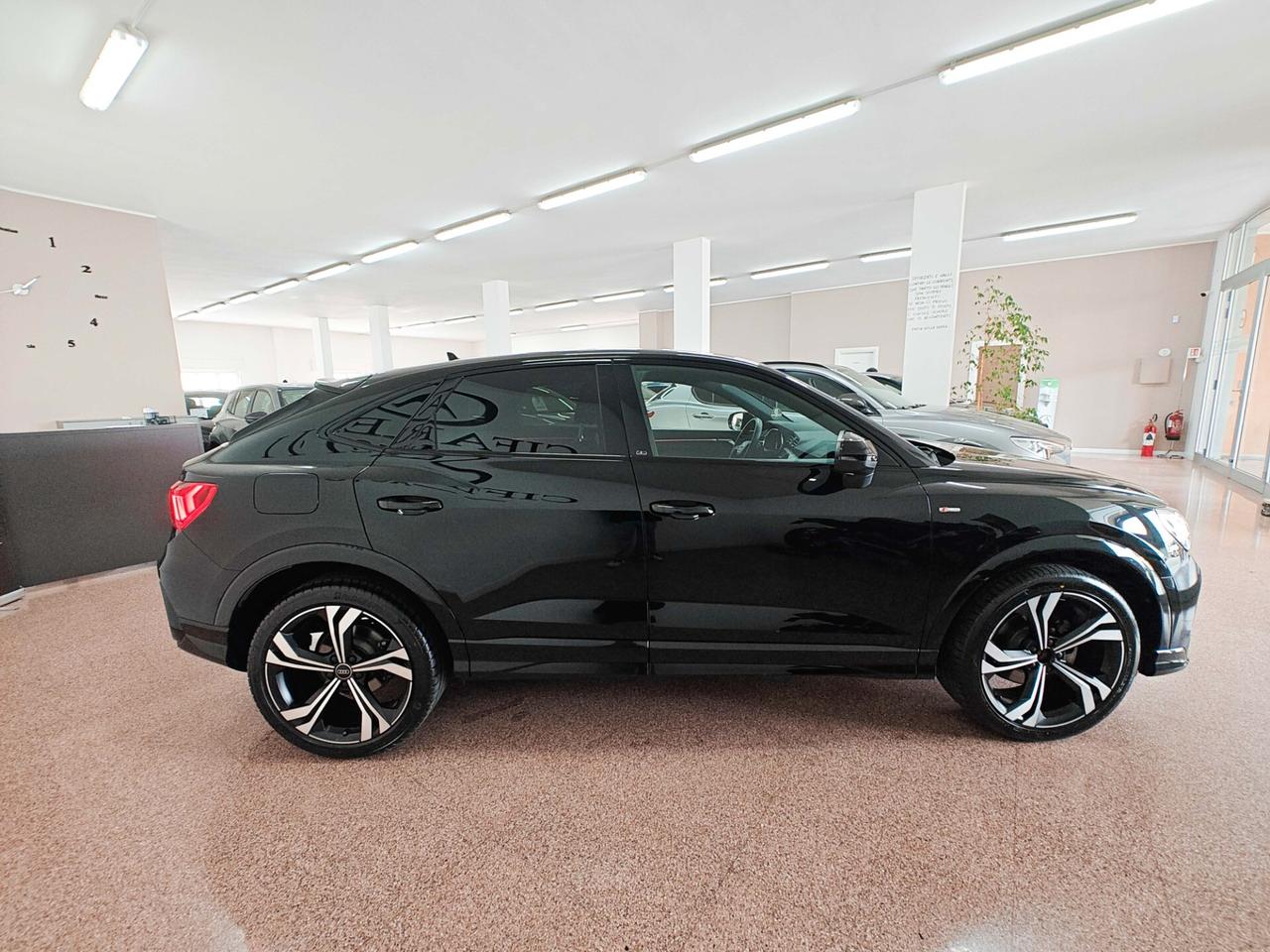 Audi Q3 SPB 35 TDI S tronic Identity Black S-Line