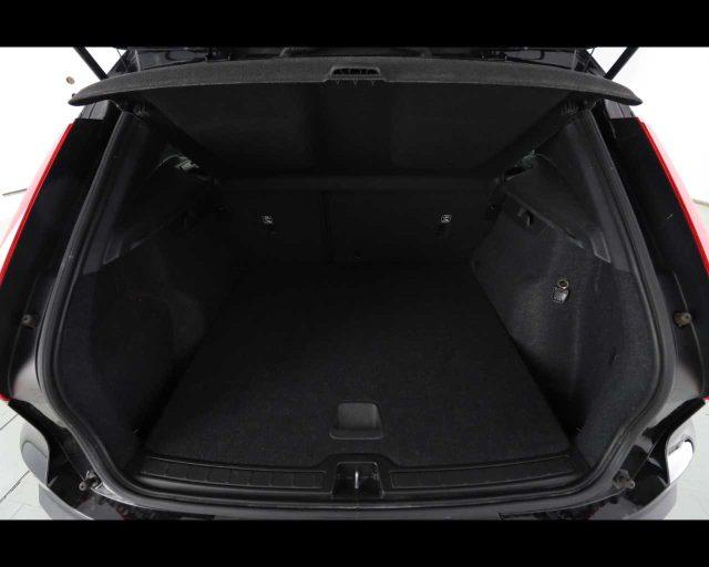 VOLVO XC40 T2 Momentum Core
