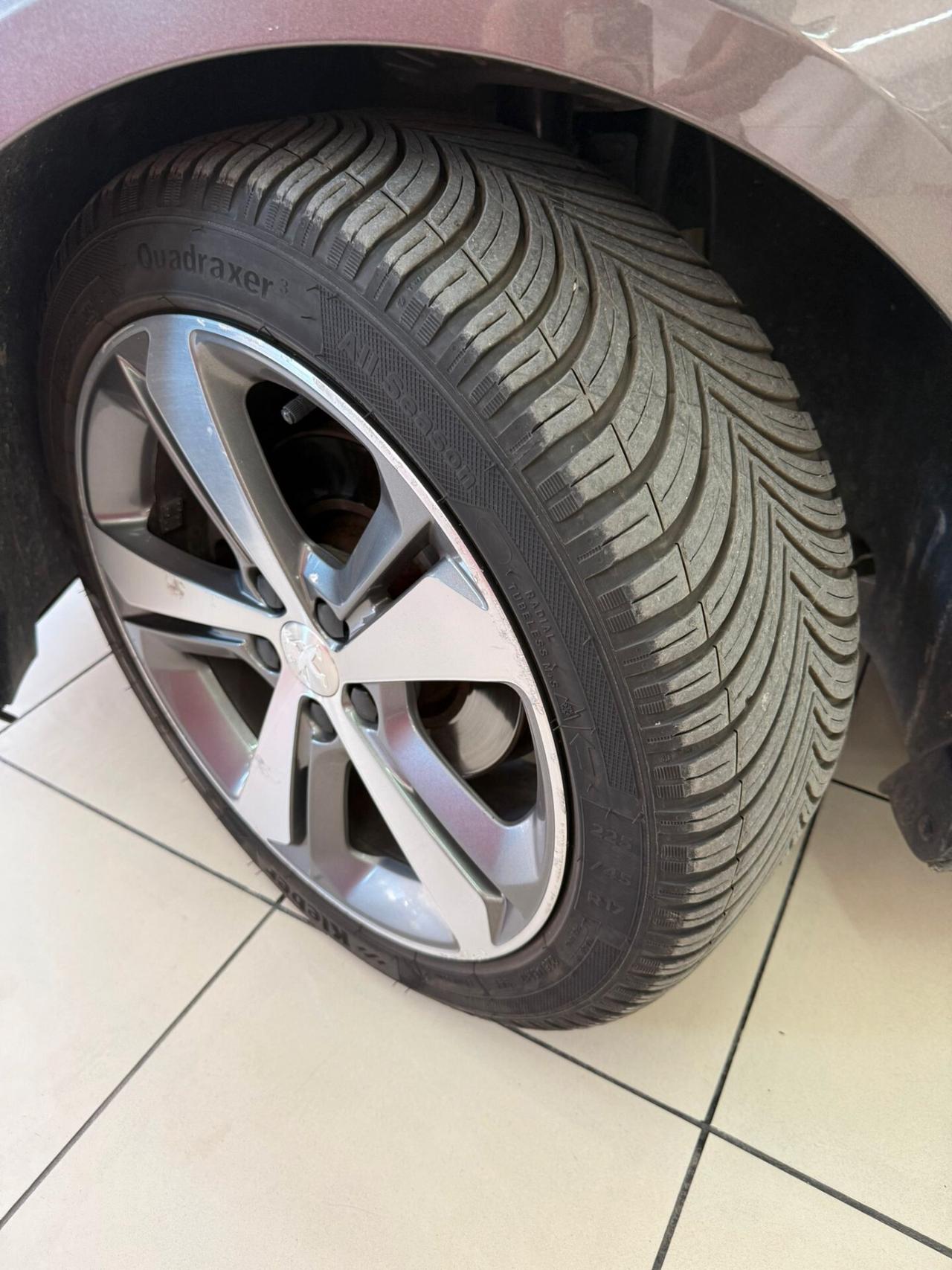 Peugeot 308 BlueHDi 120 S&S EAT6 SW Allure