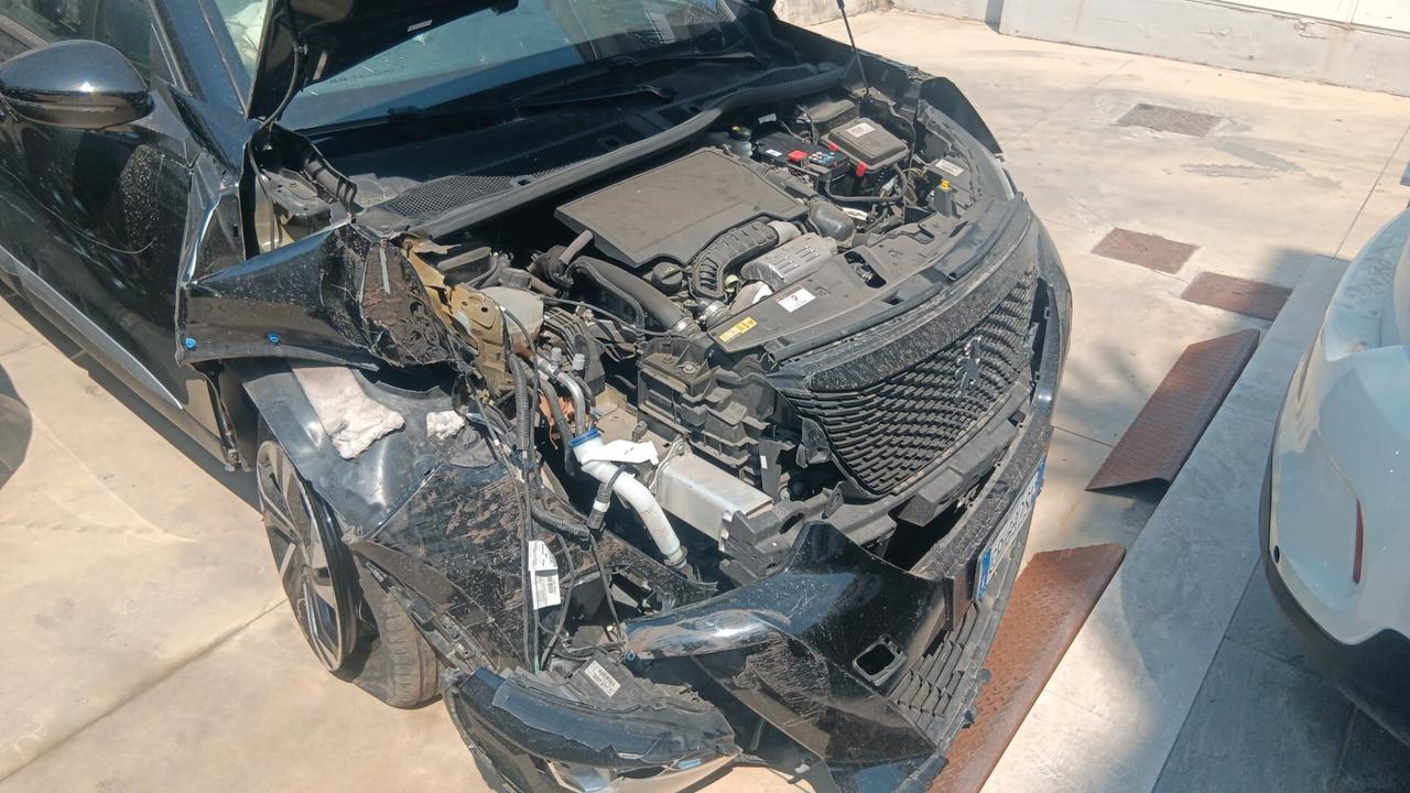 Peugeot 2008 Allure incidentata sinistrata km 29.000