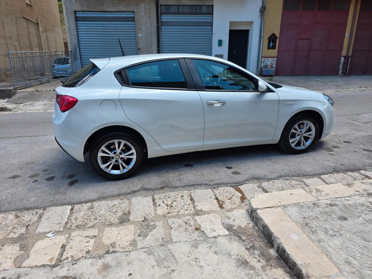 Alfa Romeo Giulietta 1.6 JTDm-2 120 CV Distinctive