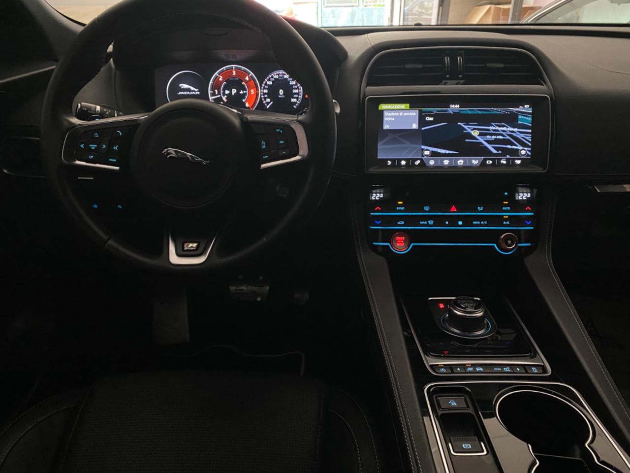 Jaguar F-Pace 3.0 D V6 300 CV AWD aut. R-Sport