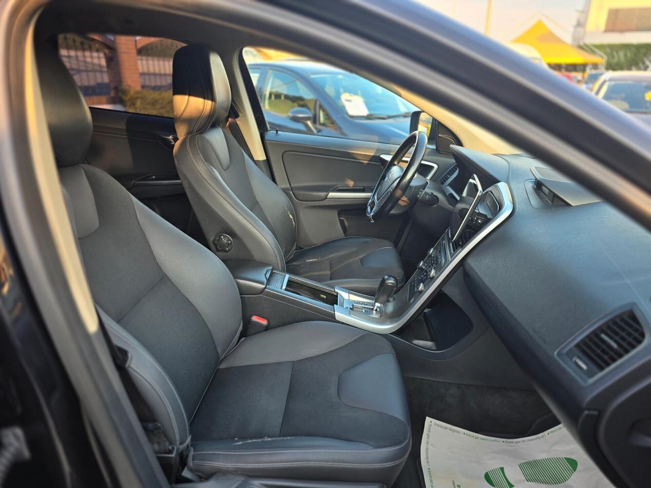 Volvo XC60 AWD 2.4/120KW/163CV /AUTOMATICO /SENSORI/PELLE/RSE