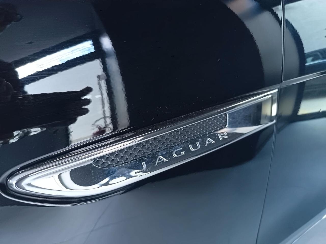 Jaguar F-Pace 2.0 D 180 CV Portfolio