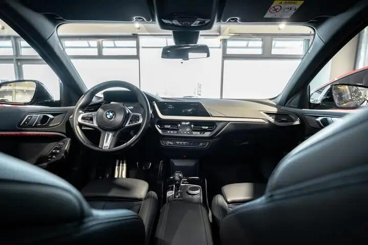 Bmw 118 118d 5p. Msport