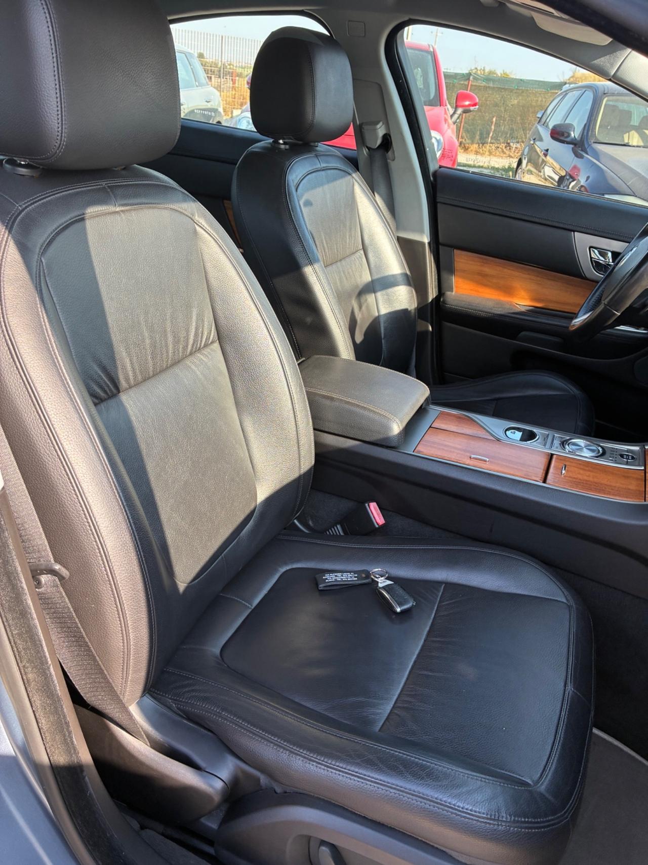 Jaguar XF 2.7D V6 Premium Luxury