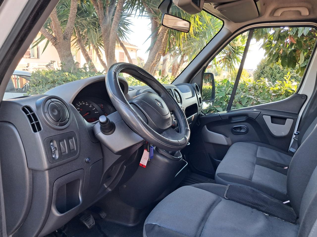 Renault Master 9 posti 3 carrozzine trasporto disabili pedana elettroidraulica