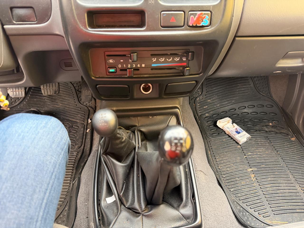 Nissan Navara King Kab con clima - 2004