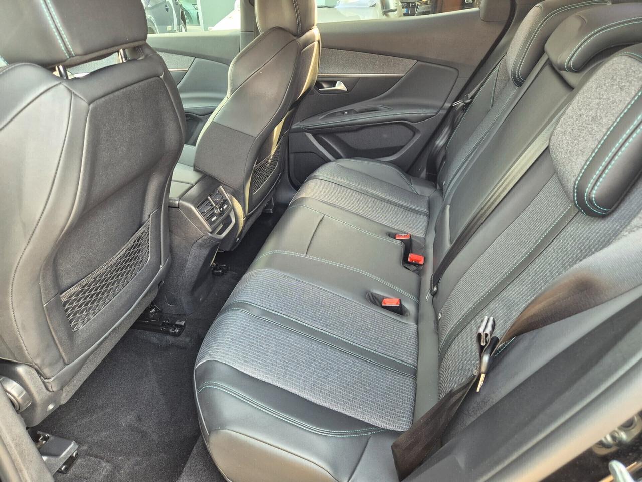 Peugeot 3008 Hybrid 225 e-EAT8 Allure Pack