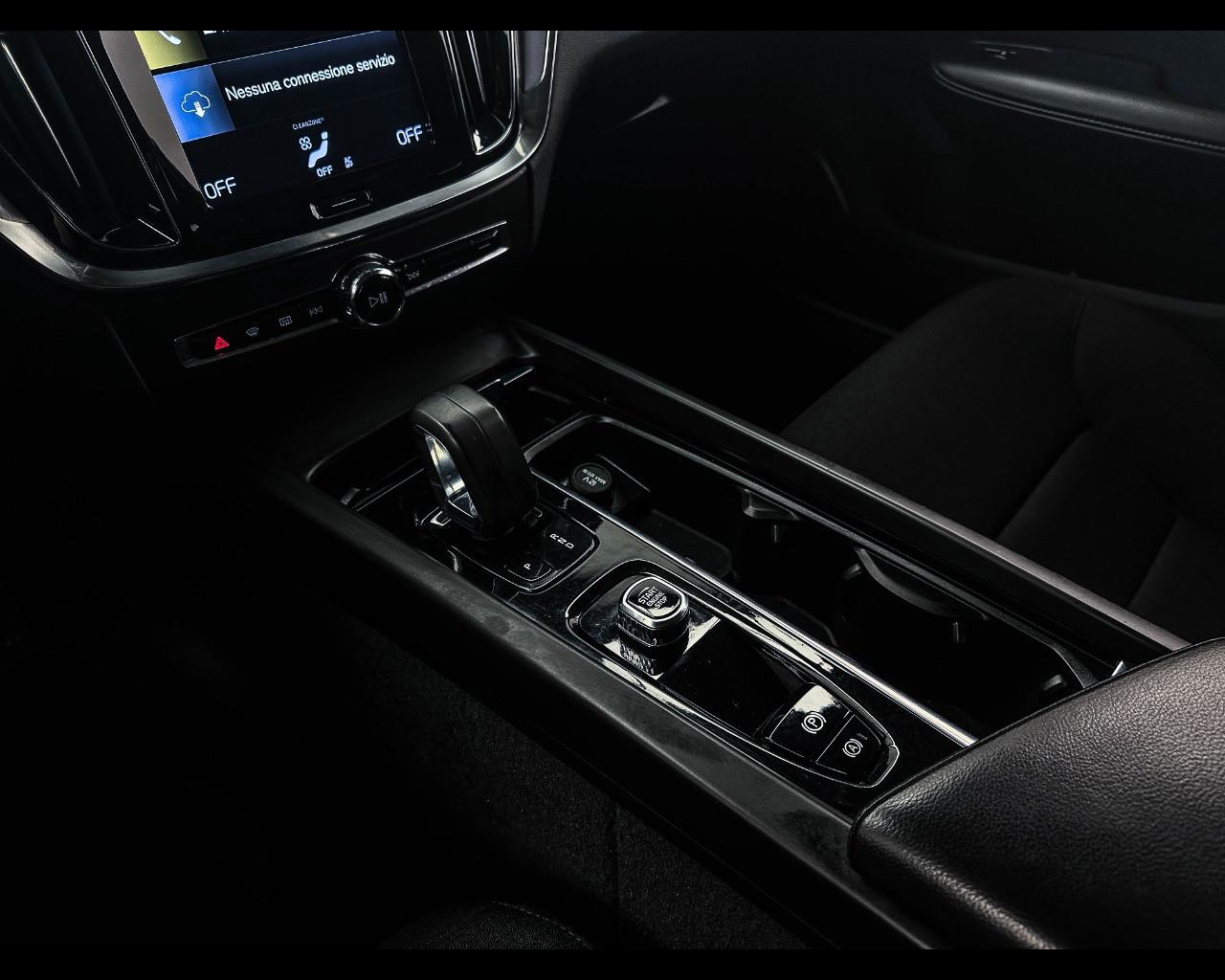VOLVO V60 B4 (d) Geartronic Momentum Business