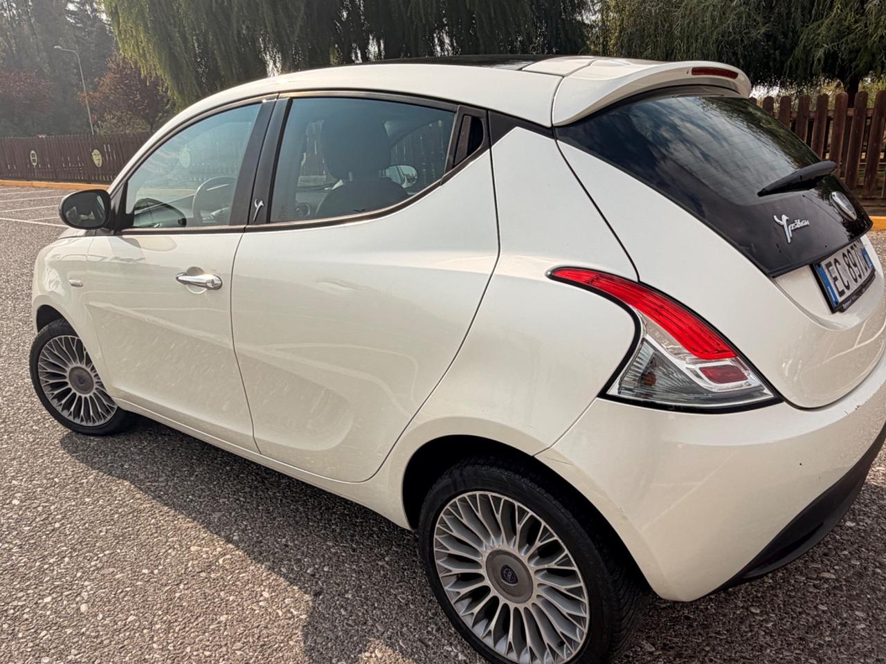 Lancia Ypsilon 1.2 69 CV 5 porte S&S Platinum