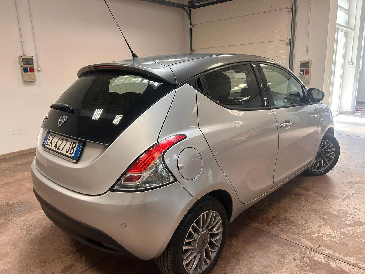 Lancia Ypsilon 1.2 69 CV 5 porte S&S Platinum