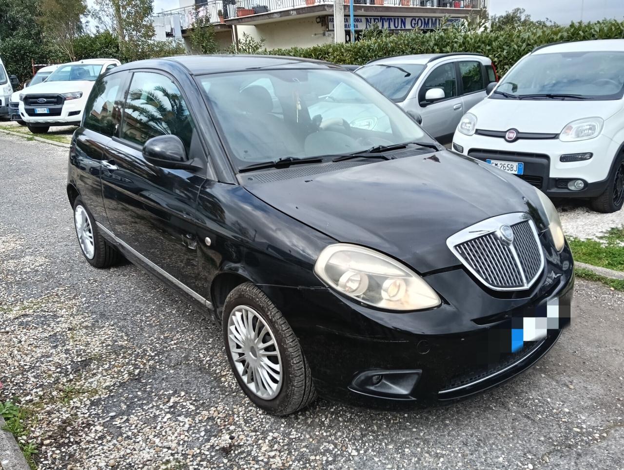 Lancia Ypsilon 1.3 MJT 75 CV Unyca