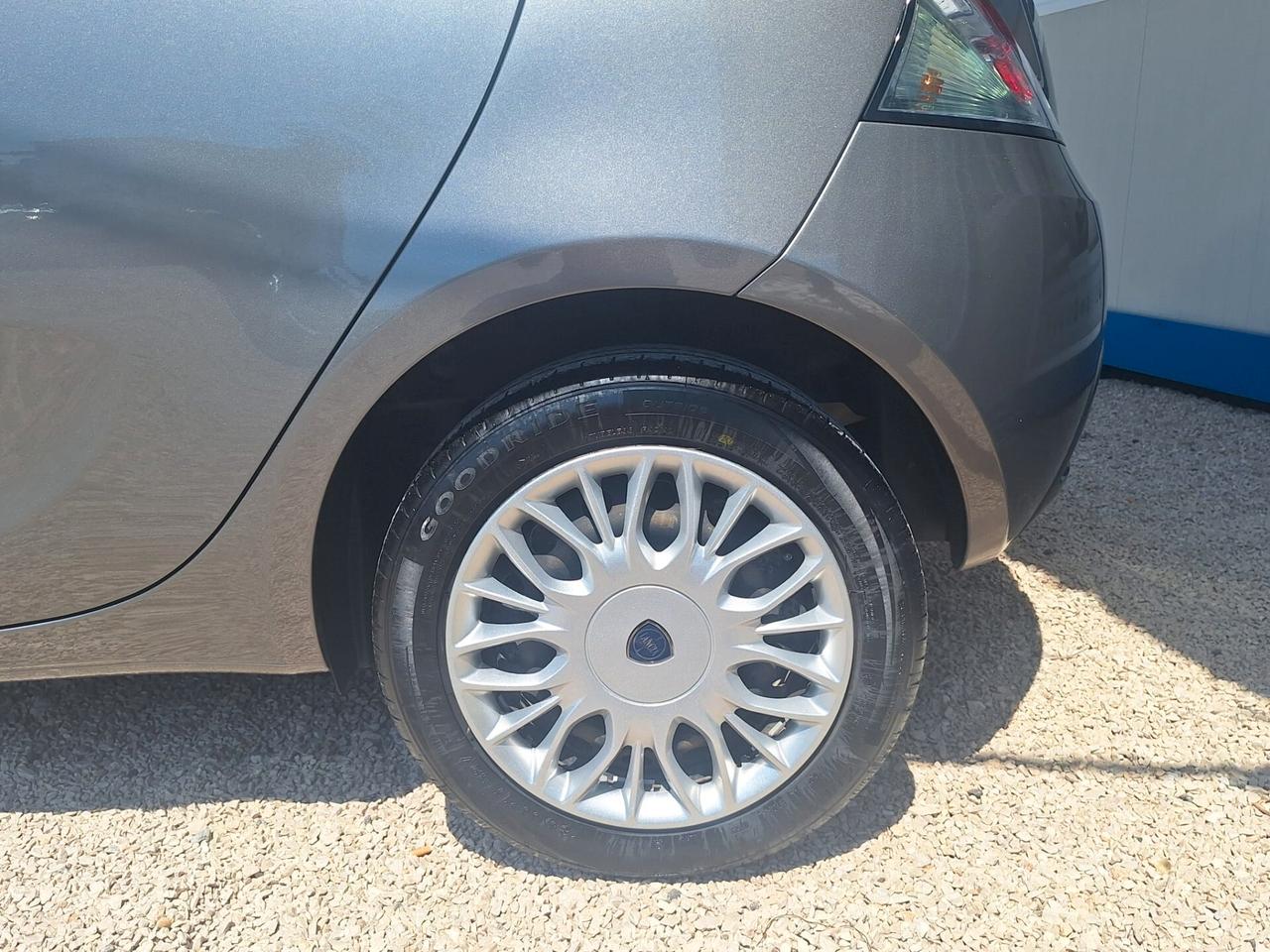 Lancia Ypsilon 1.3 MJT 16V 95 CV 5 porte Silver