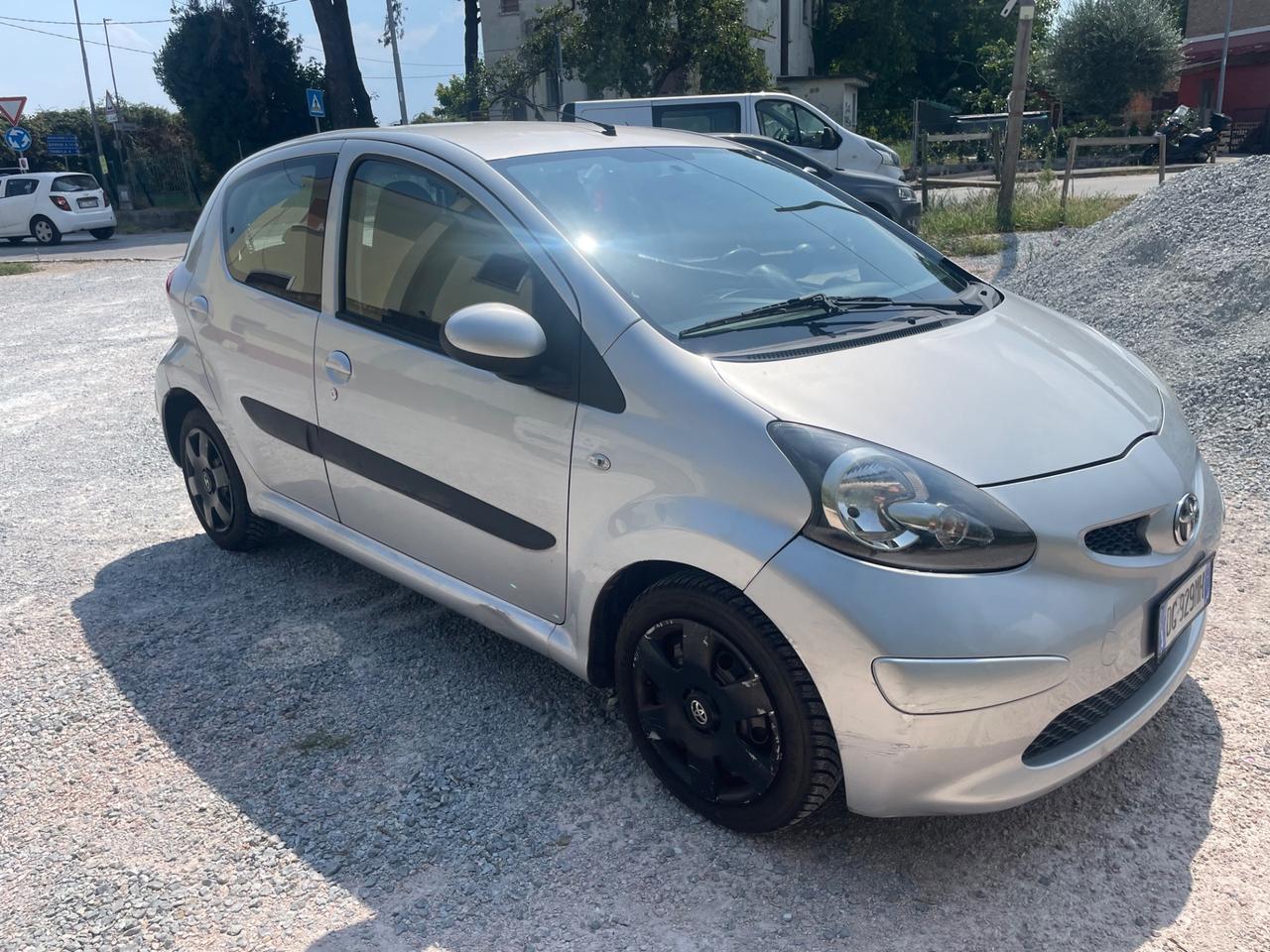 Toyota Aygo 1.0 12V VVT-i 5 porte Sol