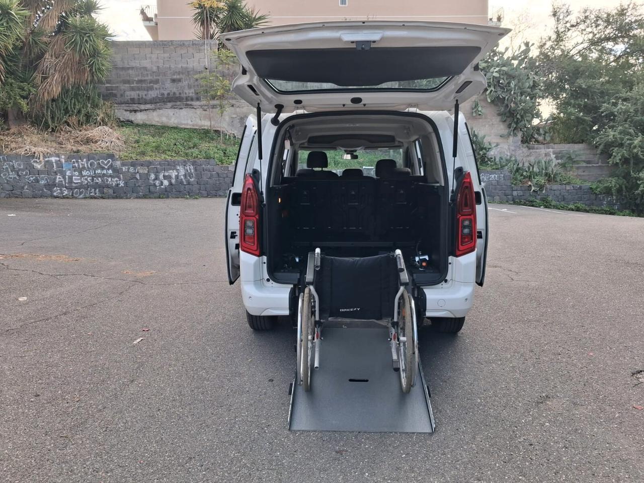 Opel Combo Life Pianale ribassato con rampa disabili in carrozzina