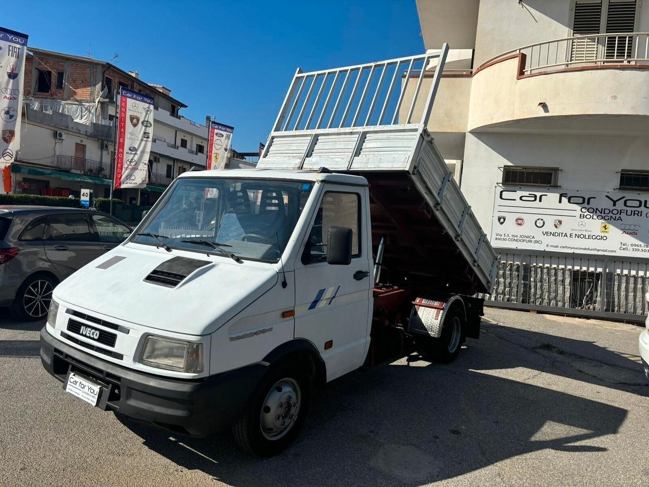 Iveco Daily ribaltabile trilaterale 35.10