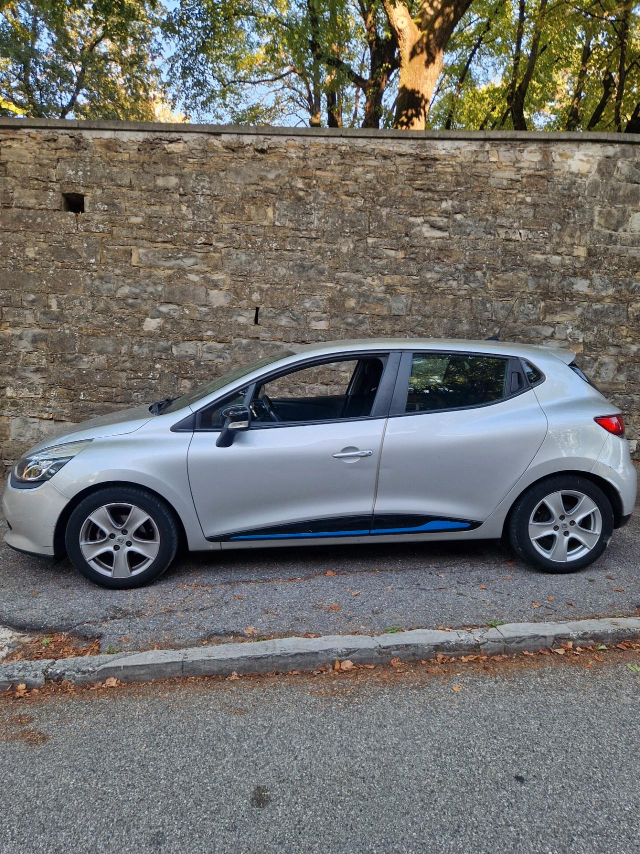 Renault Clio 1.2 Benz 75CV - 2012