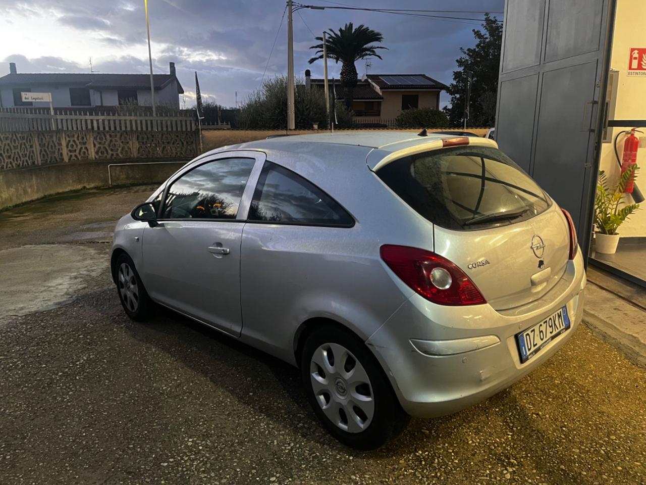 Opel Corsa 1.0 12V 3 porte Enjoy