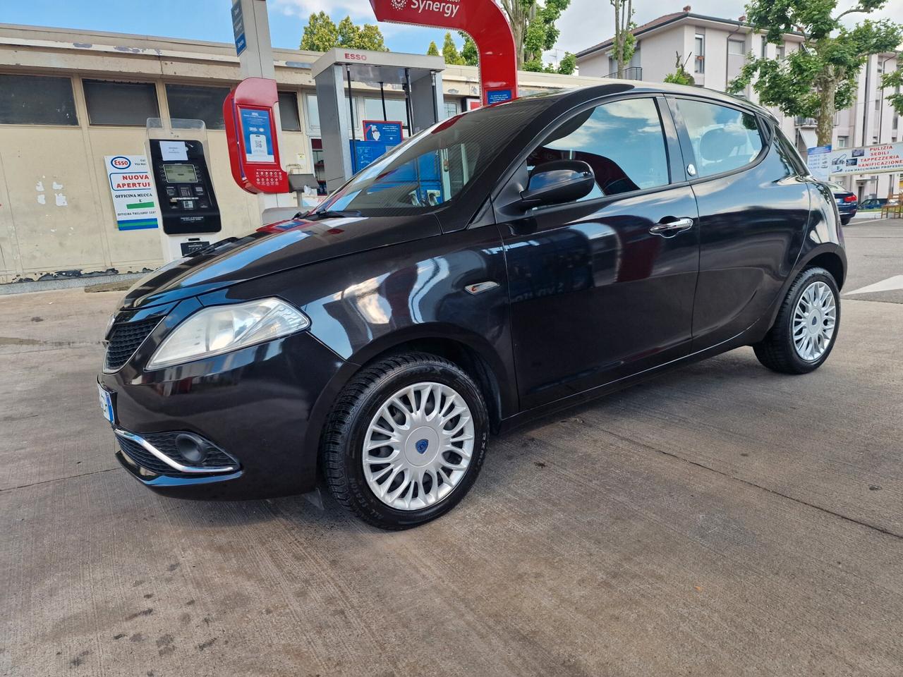 Lancia Ypsilon 1.2 69 CV 5 porte GPL Ecochic Gold