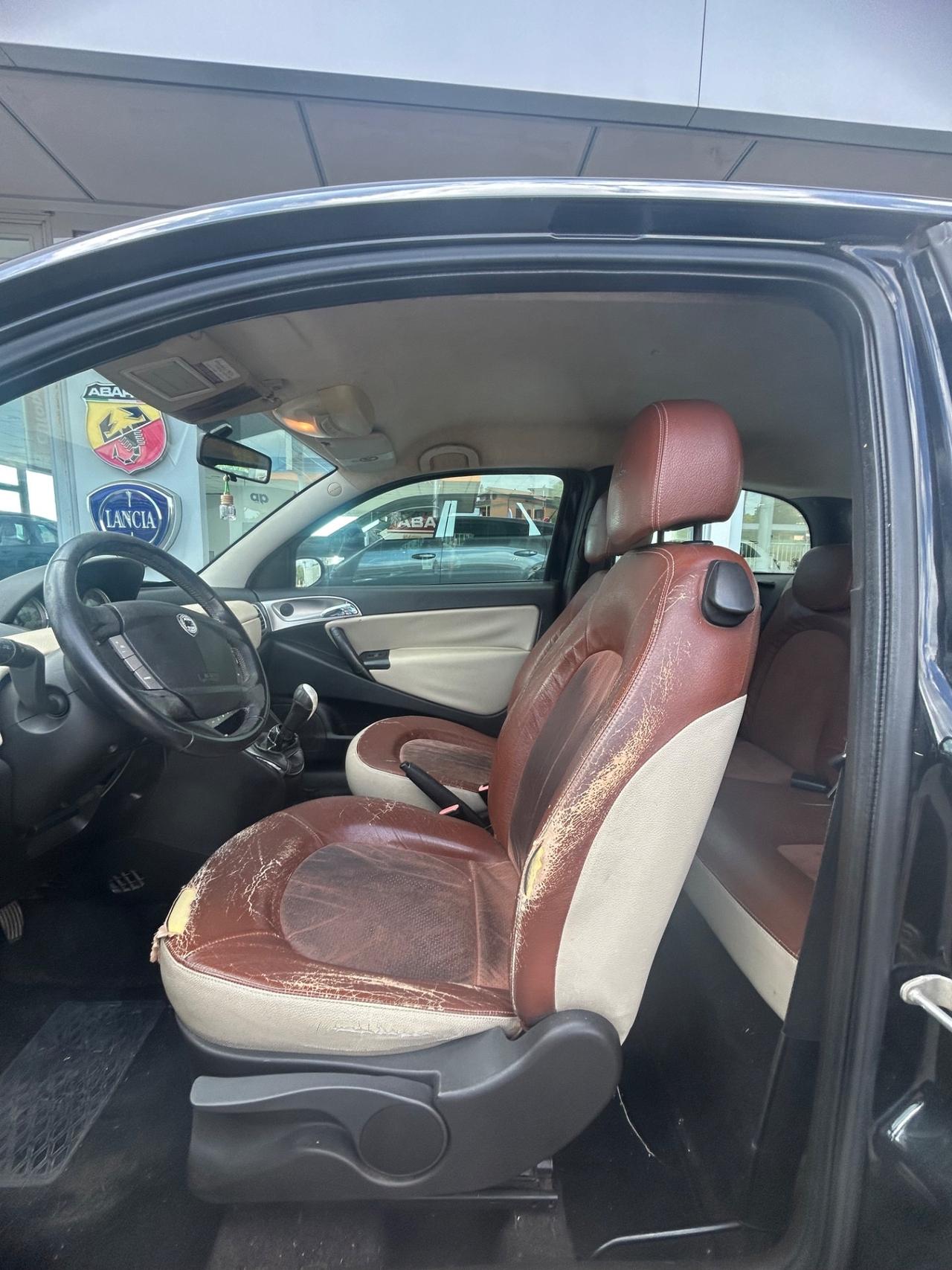 Lancia Ypsilon 1.3 MJT 75 CV Platino