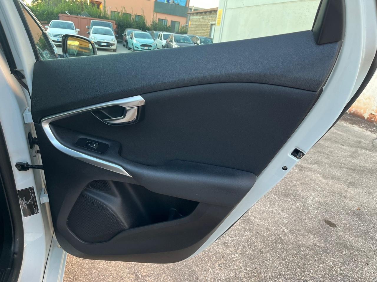 Volvo V40 D2 1.6 Diesel Summum