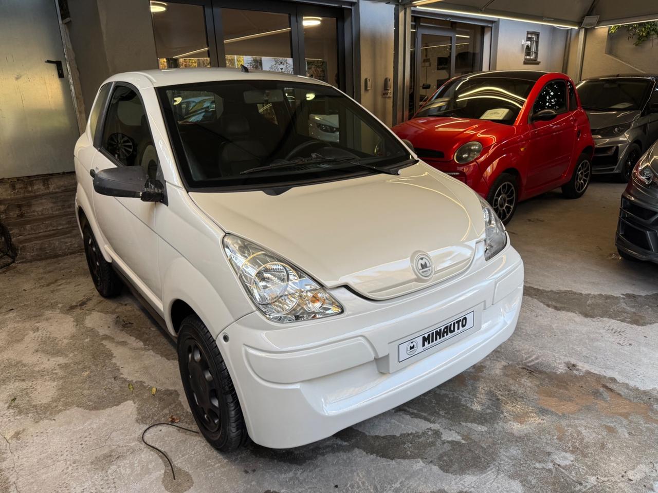 Aixam Bianco Perla Trasporto e Permute