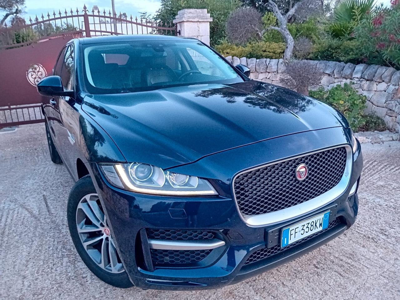 Jaguar F-Pace 2.0 D 180 CV AWD aut. R-Sport